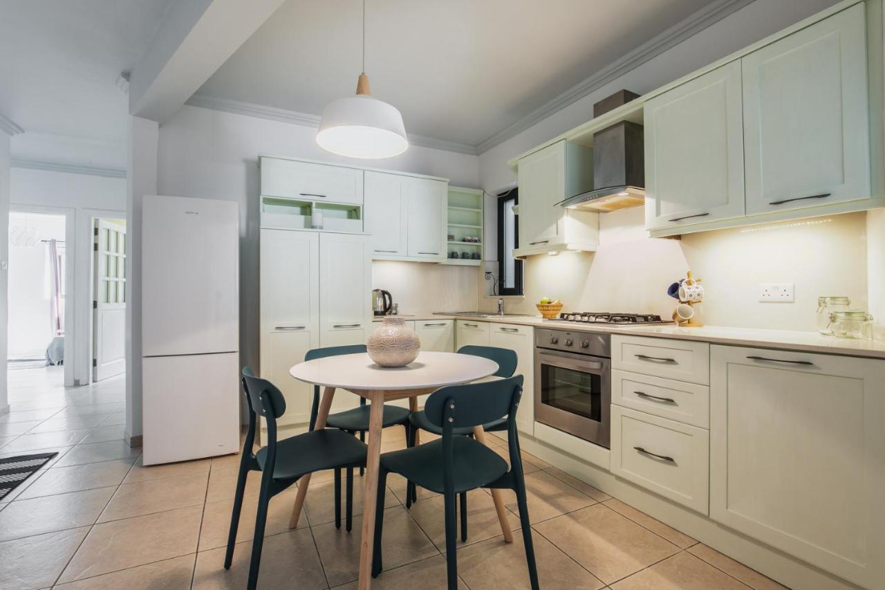 Stylish 3 Bedroom Apartment - St. Julians - 5 Mins From Balluta Bay Saint Julian's Εξωτερικό φωτογραφία