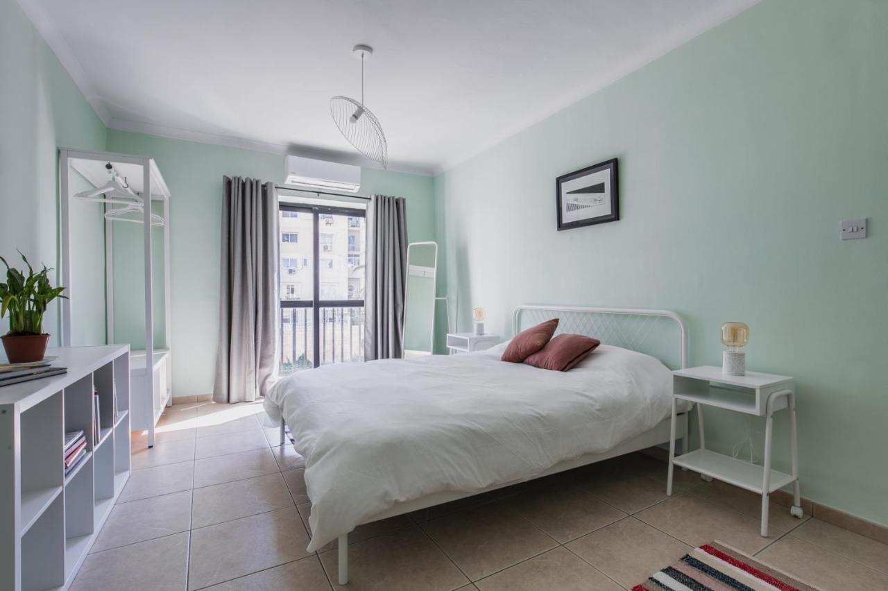 Stylish 3 Bedroom Apartment - St. Julians - 5 Mins From Balluta Bay Saint Julian's Εξωτερικό φωτογραφία